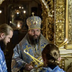 В день прославления иконы Божией Матери «Умиление» митрополит Матфей совершил Литургию в Псково-Печерском монастыре