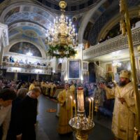 Митрополит Матфей возглавил всенощное бдение в Свято-Успенском Псково-Печерском монастыре