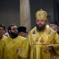 Митрополит Матфей возглавил всенощное бдение в Свято-Успенском Псково-Печерском монастыре