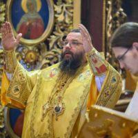 Митрополит Матфей совершил Литургию в Свято-Троицком кафедральном соборе