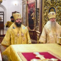 Митрополит Матфей совершил Литургию в Свято-Троицком кафедральном соборе