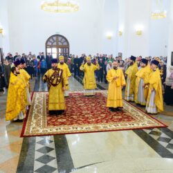 Митрополит Матфей сослужил за Божественной Литургией в храме Успения Пресвятой Богородицы (на Березовой Аллее)