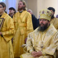 Митрополит Матфей совершил Литургию в Псково-Печерском монастыре