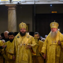 Митрополит Матфей возглавил всенощное бдение в Свято-Успенском Псково-Печерском монастыре