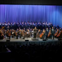 Хор духовенства и Архиерейский хор Псковской епархии приняли участие в концерте «Сквозь годы звучит Победа»