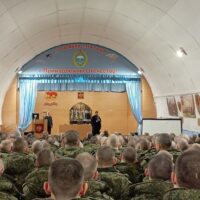 В рамках работы регионального этапа Рождественских чтений в 76-й Гвардейской десантно-штурмовой дивизии прошла творческая встреча с писателем Виктором Николаевым