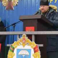 Клирик Псковской епархии принял участие в митинге, посвящённом дню принятия воинской присяги