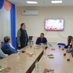 Клирик Псковской епархии принял участие во встрече с матерями и женами воинов, погибших на СВО