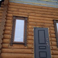 В строящемся храме святых Жен Мироносиц поселка Тямша установили окна и двери