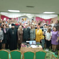 Секретарь Псковского епархиального управления протоиерей Андрей Вахрушев посетил юбилейный вечер Палкинской школы искусств в качестве выпускника 1987-го года