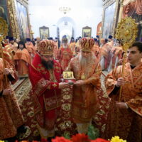 В день открытия регионального этапа Рождественских чтений в Свято-Троицкий кафедральный собор состоялось принесение частицы мощей великомученика Георгия Победоносца