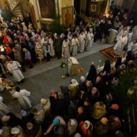 В Рождественский сочельник митрополит Матфей совершил Литургию в Псково-Печерском монастыре