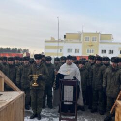Клирики воинского храма святого Александра Невского провели беседу с военнослужащими и чин Великого освящения воды в Псковском гарнизоне