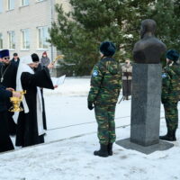 В день памяти воинов-разведчиков митрополит Матфей совершил чин освящения памятника Герою России иерею Антонию Савченко