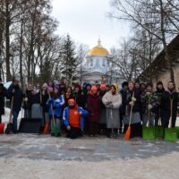 В Псково-Печерском монастыре участники студенческих отрядов Псковской области дружной работой отметили день основания своего движения