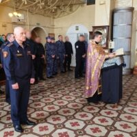 Клирик Псковской епархии совершил праздничный молебен накануне первого юбилея Росгвардии России