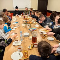 Состоялась встреча настоятеля храма святого Александра Невского с юными алтарниками и их родителями