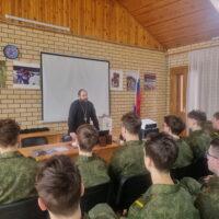 Благочинный Островского округа провел очередную встречу по духовно-нравственному воспитанию с курсантами учебных сборов