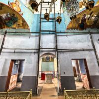 В храме святых Севастийских мучеников города Печоры приступили к установке отреставрированного иконостаса