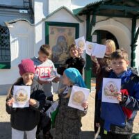 Воспитанники Воскресной школы Никольского храма в Любятово приняли участие в акции «Пасхальный почтальон»