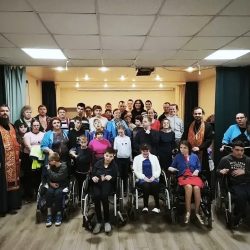 Клирики Псковской епархии поздравили со Светлой Пасхой постояльцев детского дома в деревне Бельское Устье