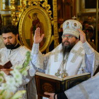 В Великую Субботу митрополит Матфей совершил Божественную Литургию в Свято-Успенском Псково-Печерском монастыре