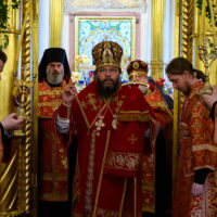 Митрополит Матфей возглавил всенощное бдение в Псково-Печерском монастыре