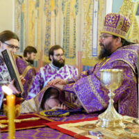 В Великий Четверг митрополит Матфей совершил Литургию в Свято-Троицком кафедральном соборе