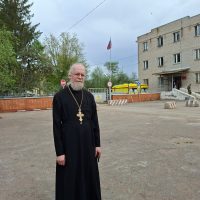 Клирик Псковской епархии посетил Псковский военный госпиталь