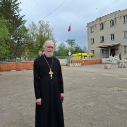 Клирик Псковской епархии посетил Псковский военный госпиталь