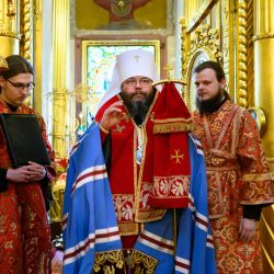 Митрополит Матфей возглавил всенощное бдение в Псково-Печерском монастыре