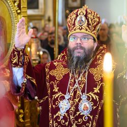 Митрополит Матфей совершил Литургию в Псково-Печерском монастыре
