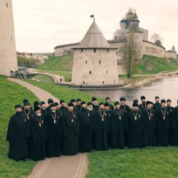 Хор духовенства Псковской епархии принял участие во всероссийской хоровой акции по исполнению песни «Катюша»