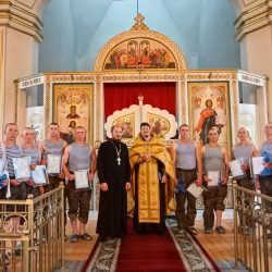 В воинском храме святого Александра Невского прошло Таинство Крещения воинов-десантников