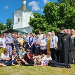 В Неделю Всех святых в деревне Красиковщина прошел традиционный приходской праздник-ярмарка