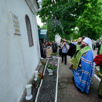 В Снетогорском монастыре состоялось освящение мемориальных досок Псковским Архипастырям и поэту Александру Пушкину
