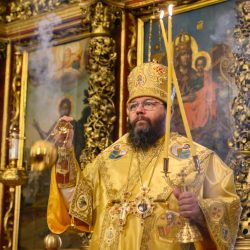 Митрополит Матфей совершил Литургию в Свято-Троицком кафедральном соборе