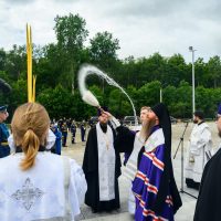 Освящение воинского мемориала состоялось под Псковом на кладбище «Белый Мох»