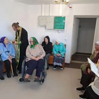 Руководитель Отдела по социальному служению причастил постояльцев Социального городка