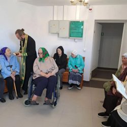 Руководитель Отдела по социальному служению причастил постояльцев Социального городка