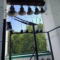 К монтажу «электронного звонаря» приступили на колокольне храма первомученика Стефана в Мирожском монастыре