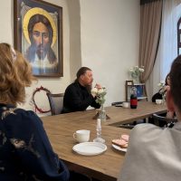 В Молодежном центре Псковской епархии «Трилучье» состоялась беседа на тему: «Отношения между мужчиной и женщиной»
