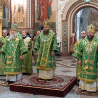 Митрополит Матфей сослужил за Божественной Литургией в кафедральном соборе Сыктывкарской епархии 