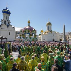 Митрополит Матфей сослужил Святейшему Патриарху Кириллу за Божественной Литургией в Свято-Троицкой Сергиевой лавре