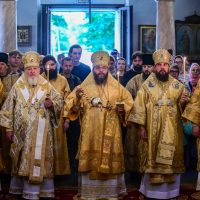 Митрополит Матфей возглавил всенощное бдение в Свято-Успенском Псково-Печерском монастыре