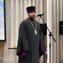 Благочинный Островского округа принял участие в чествовании авиаторов