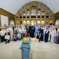 Митрополит Матфей совершил ночную Божественную Литургию в Сретенском храме Псково-Печерской обители