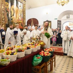 В праздник Преображения Господня Литургию в Свято-Троицком кафедральном соборе возглавил епископ Великолукский и Невельский Варнава