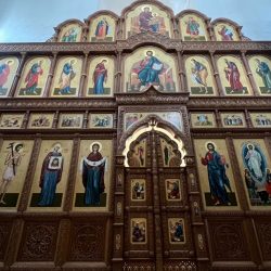 В храме Воскресения Христова (со Стадища) города Пскова установлен новый иконостас