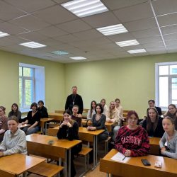 Руководитель отдела образования и катехизации Псковской епархии встретился со студентами ПсковГУ 
